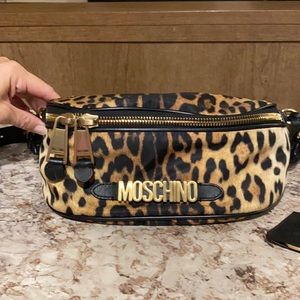 Moschino Leopard belt bag like new